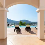 Kamos Villa *