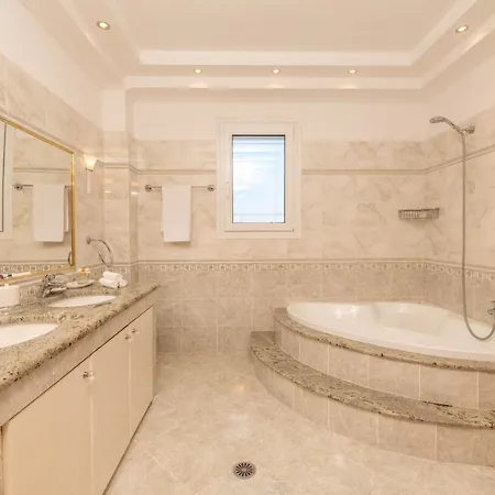 Kamos Архангелос